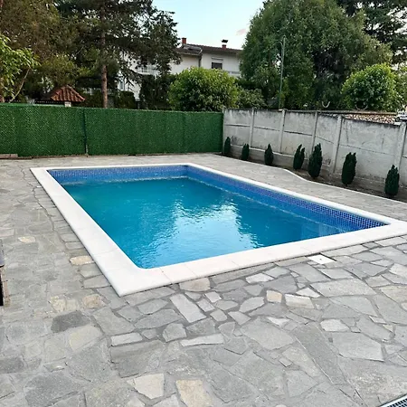 Vikendica Sa Bazenom Beli Bagrem