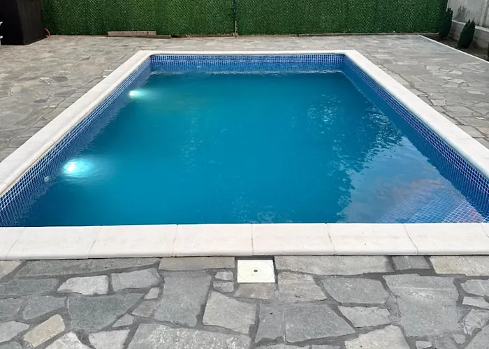 Vikendica Sa Bazenom Beli Bagrem 公寓 *